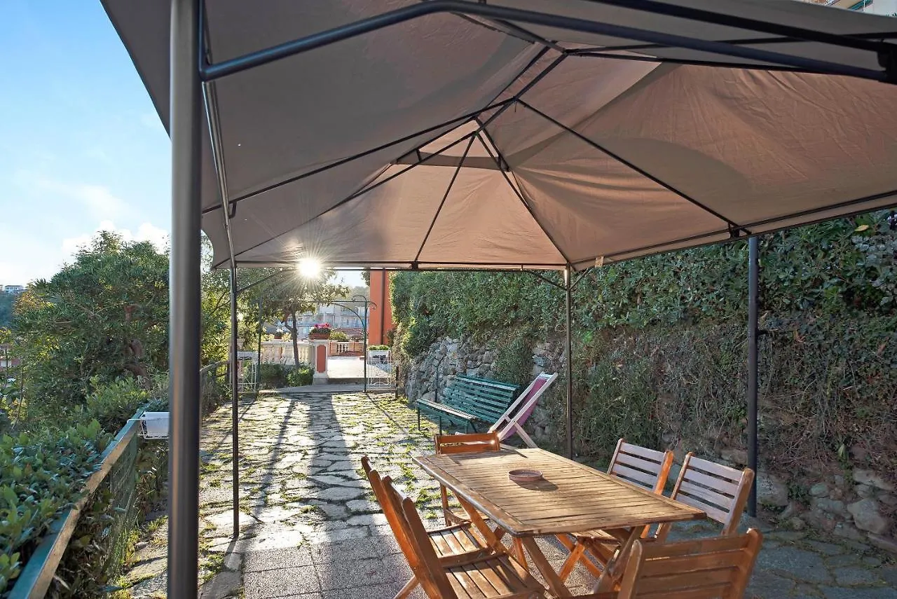 Trilocale In Villa Vista Mare Apt 3 Varazze